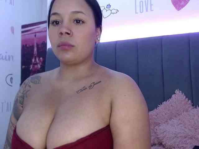EmilyQueen3xx webcam