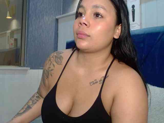 EmilyQueen3xx webcam