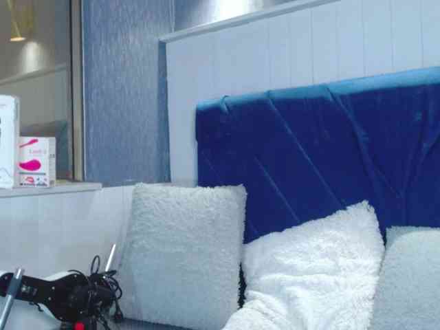 EmilyQueen3xx webcam