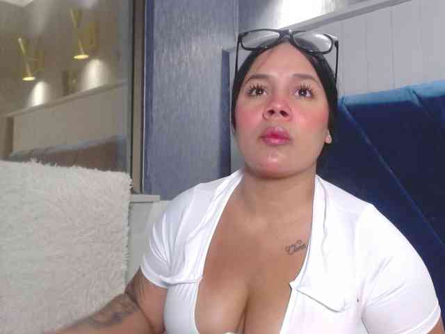 EmilyQueen3xx webcam