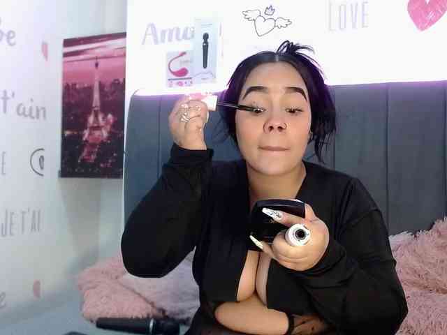 EmilyQueen3xx webcam