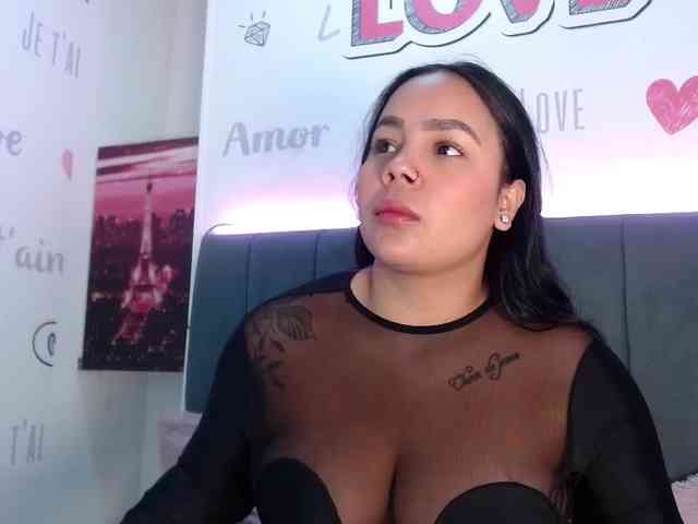 EmilyQueen3xx webcam