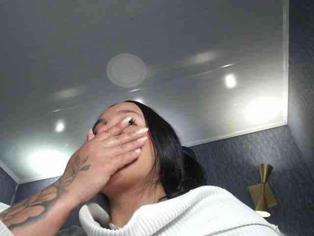 EmilyQueen3xx webcam