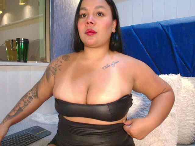 EmilyQueen3xx webcam