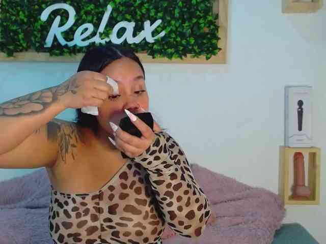 EmilyQueen3xx webcam