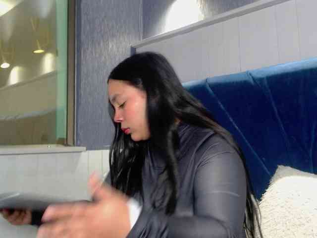 EmilyQueen3xx webcam