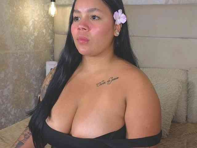 EmilyQueen3xx webcam