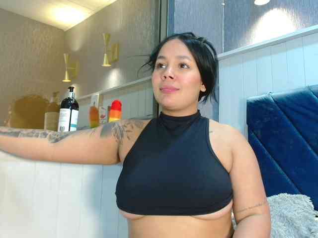 EmilyQueen3xx webcam