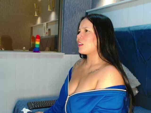 EmilyQueen3xx webcam
