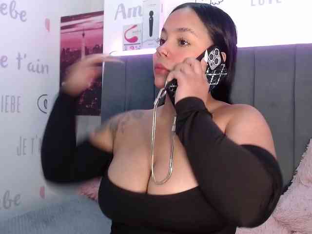 EmilyQueen3xx webcam
