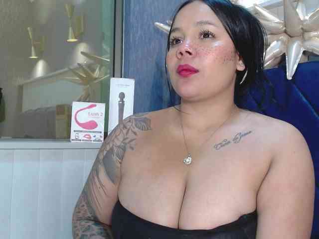 EmilyQueen3xx webcam