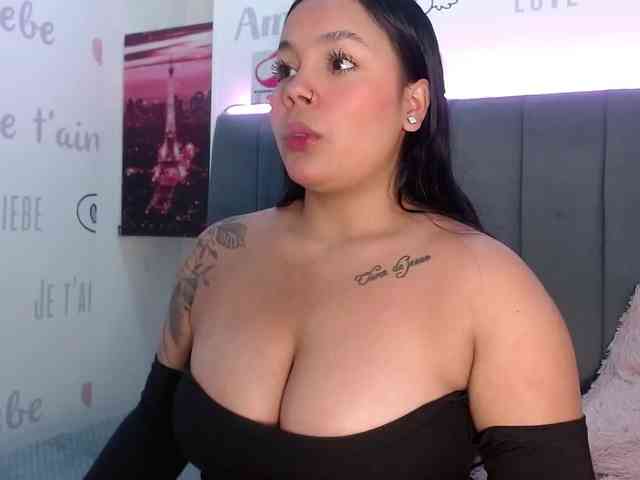EmilyQueen3xx webcam