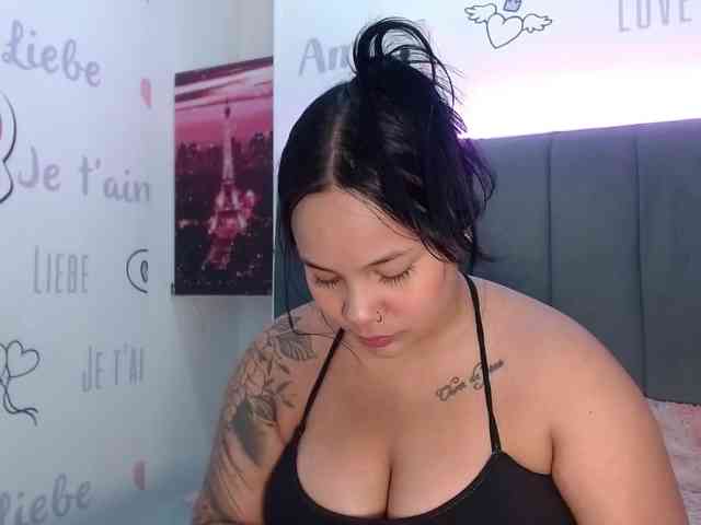 EmilyQueen3xx webcam