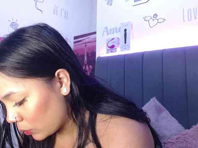 EmilyQueen3xx webcam