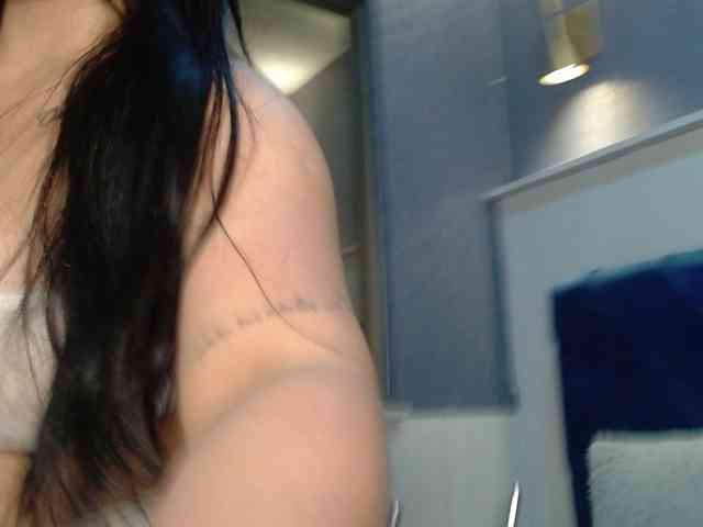 EmilyQueen3xx webcam