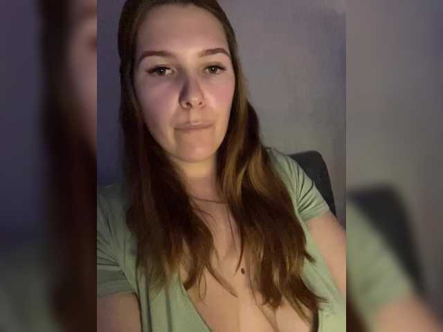 KaraMeld's BongaCams show and profile