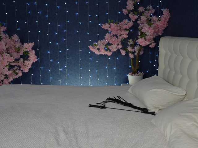 Mirror-Girl's BongaCams show and profile