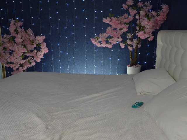 Mirror-Girl's BongaCams show and profile