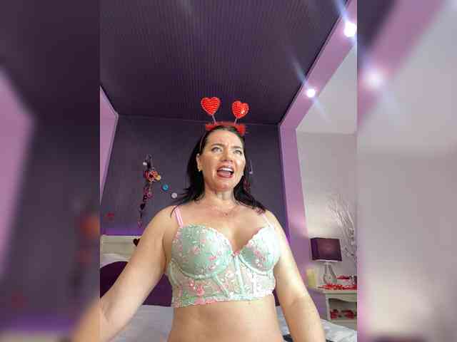 hungryforme Live Webcam on BongaCams