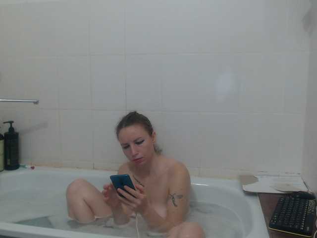 GLAMYR252's BongaCams show and profile