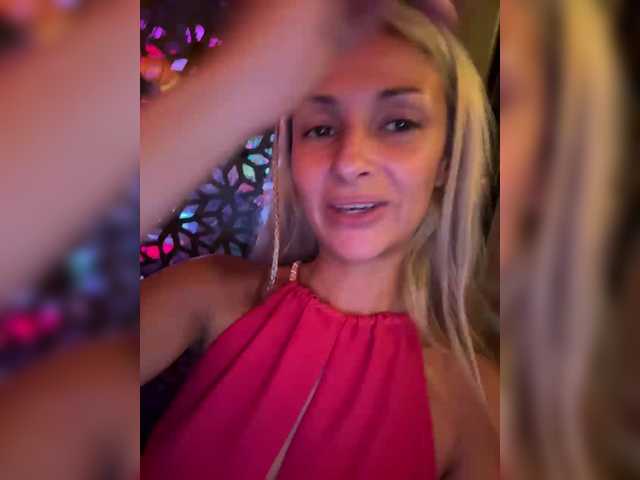 KiraWhite's BongaCams show and profile