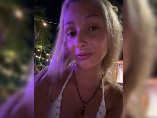 KiraWhite's BongaCams show and profile