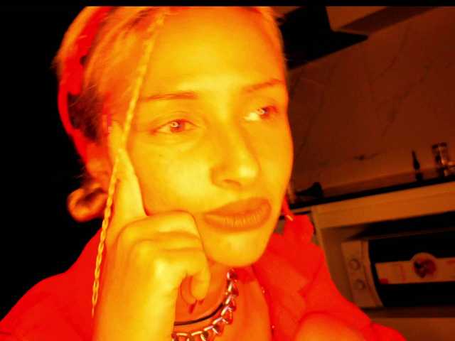 KiraWhite's BongaCams show and profile