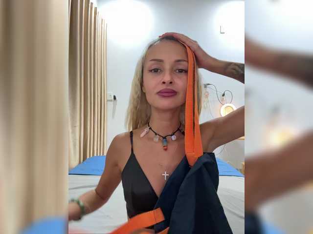 KiraWhite's BongaCams show and profile