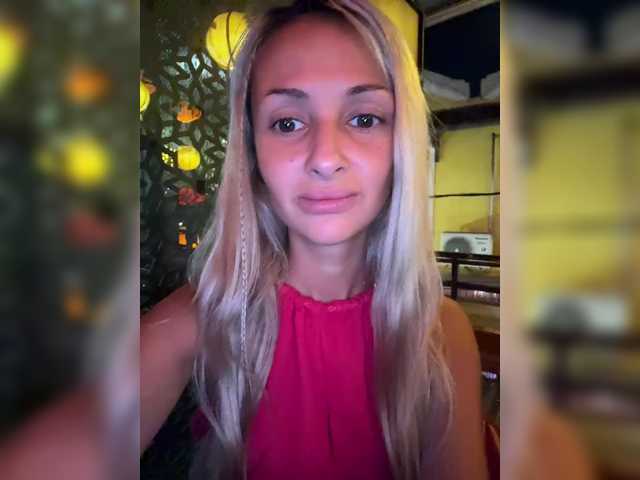 KiraWhite's BongaCams show and profile