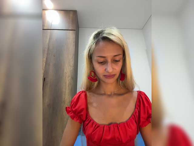 KiraWhite's BongaCams show and profile