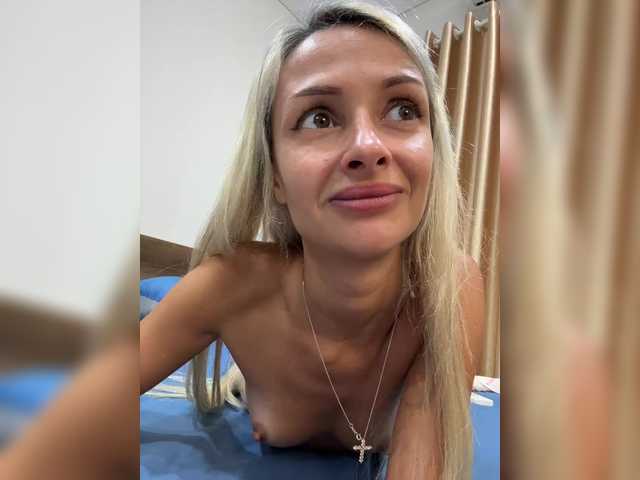 KiraWhite's BongaCams profile