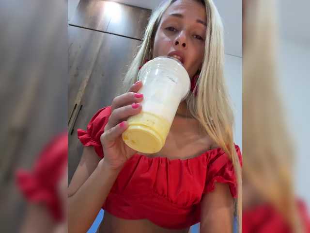 KiraWhite's BongaCams show and profile