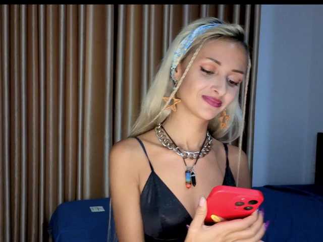 KiraWhite's BongaCams show and profile