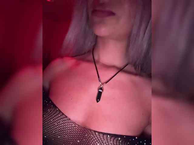KiraWhite Live Webcam on BongaCams KiraWhite Live Webcam on BongaCams