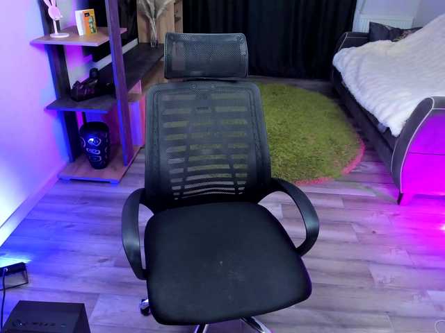 StrippingLady's BongaCams show and profile