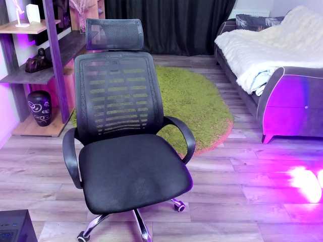 StrippingLady's BongaCams show and profile