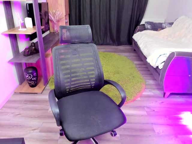 StrippingLady's BongaCams show and profile