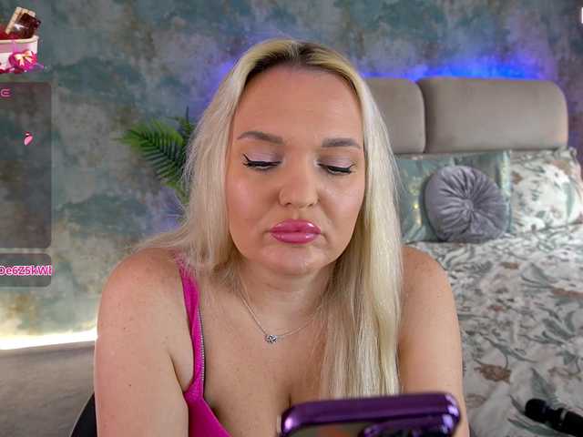 AmelyLoveme's BongaCams show and profile