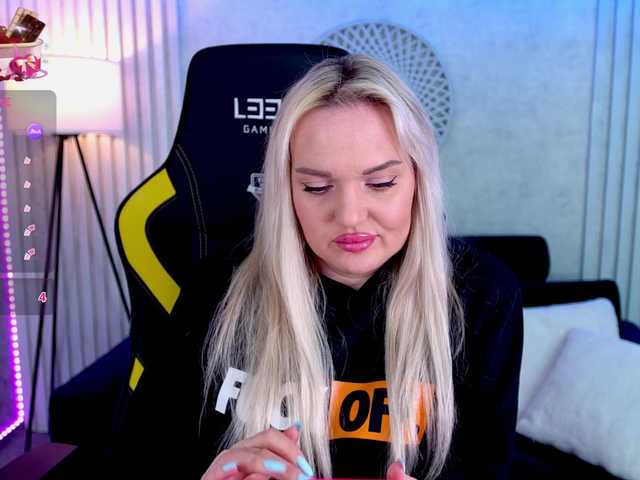 AmelyLoveme's BongaCams show and profile