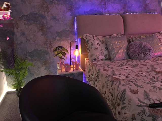 AmelyLoveme's BongaCams show and profile