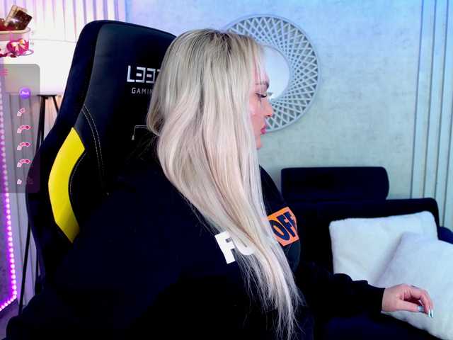 Sex chat gratuit in direct cu AmelyLoveme pe BongaCams