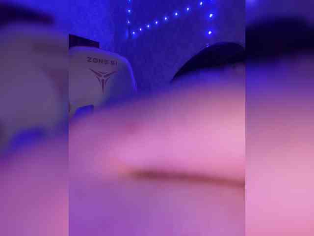 BoredGirl webcam