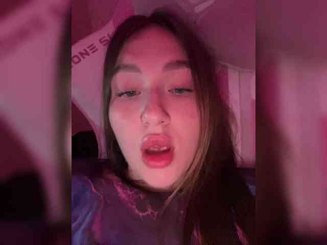 BoredGirl webcam