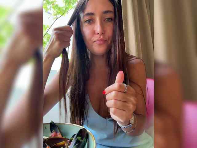linahelen Live Webcam on BongaCams
