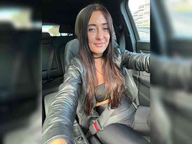 linahelen Live Webcam on BongaCams