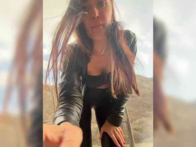 linahelen Live Webcam on BongaCams