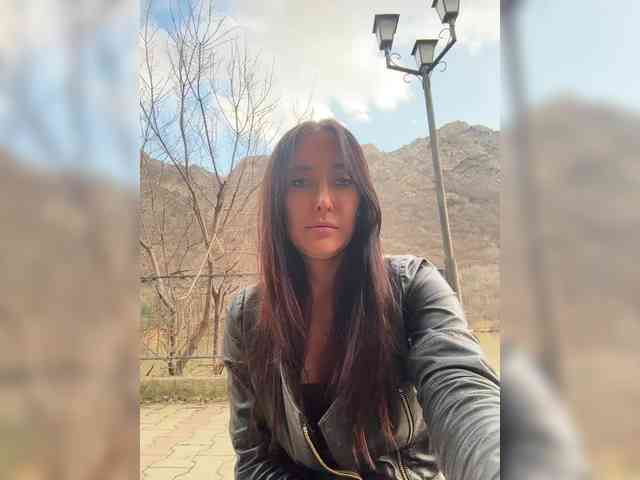 linahelen Live Webcam on BongaCams