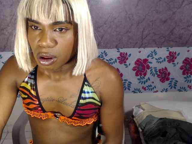 antonellabig Live Webcam on BongaCams