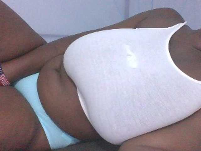 BoobieQueen's BongaCams show and profile