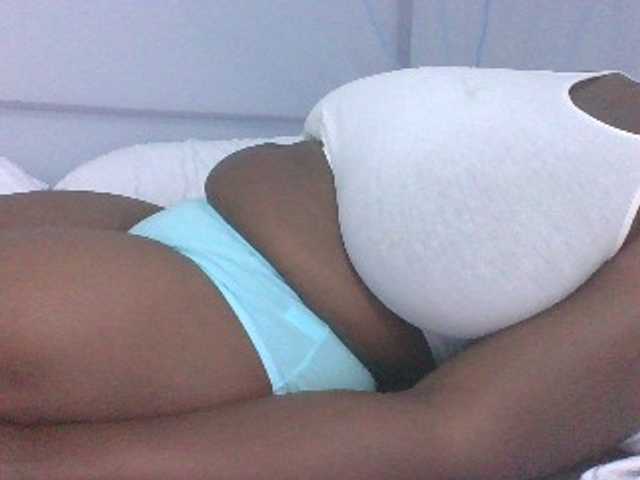 BoobieQueen's BongaCams show and profile